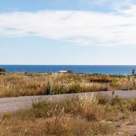 Lovely Villa With Garden Near Sea In Cesme