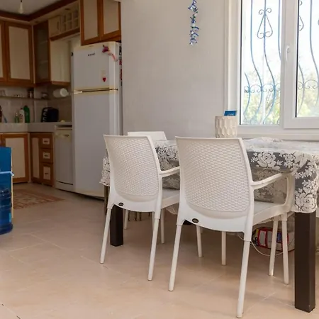 Lovely Villa With Garden Near Sea In Cesme 빌라 *