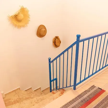 Lovely Villa With Garden Near Sea In Cesme 빌라 *