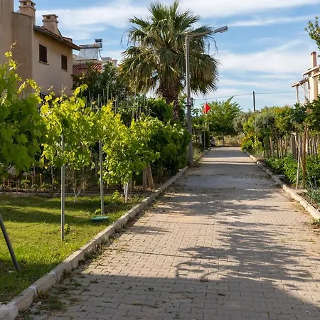 Lovely Villa With Garden Near Sea In Cesme Ovacik (Cesme)