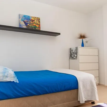 Lovely Villa With Garden Near Sea In Cesme